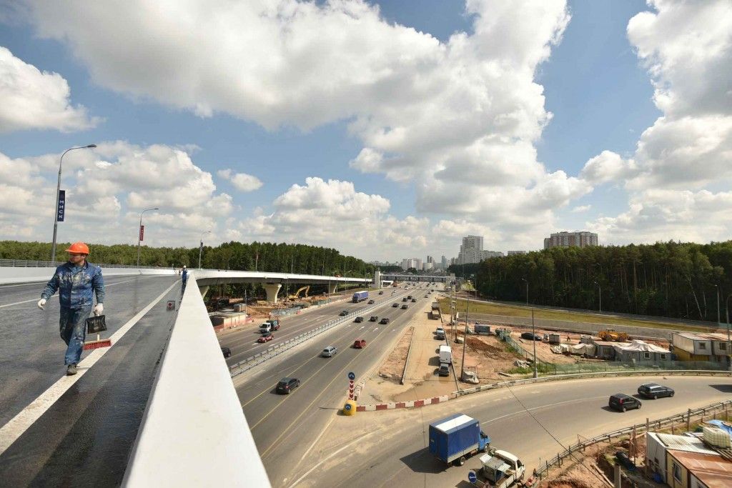 Мкад 36. МКАД 36 км. Дорожное строительство ТИНАО. Парк в Москве около Боровского шоссе. Строительство дорог в Москве.