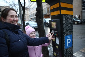 Платные парковки возле станции метро "Маяковская" .