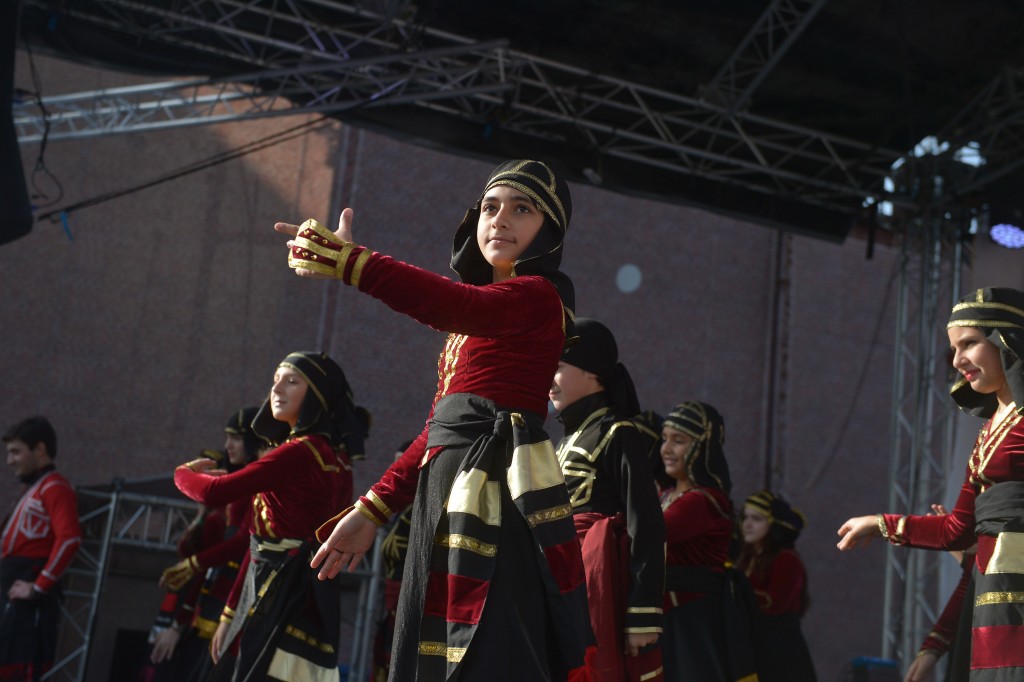 День независимости грузии 26. Народный театра грузинский театр билисоба. Тбилисоба праздник. День грузии москва. День независимости в грузии 2023.