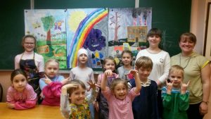 Дети показали на своих рисунках проблемы экологии. Фото: Пресс-служба ЦД "Гармония"