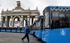 Автобусы и троллейбусы с тематическим оформлением запустят ко Дню Победы. Фото: "Вечерняя Москва"