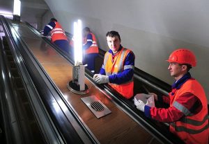 Представители метрополитена регулярно проводят техническое обслуживание объектов. Фото: mos.ru