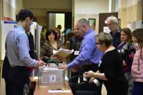 Чтобы проголосовать, необходимо соблюсти соответствующие требования на избирательном участке. Фото: Антон Гердо, «Вечерняя Москва»