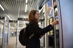 На станциях МЦК появились автоматы с прохладительными напитками. Фото: Антон Гердо, «Вечерняя Москва»