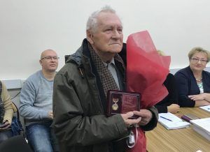 Орден почетного жителя района получил ветеран Великой Отечественной Войны. Фото предоставлено Кареном Аперяном