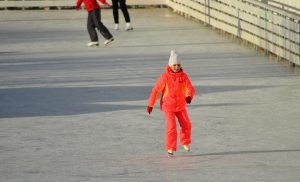 Горожанам помогут научиться кататься на коньках в Таганском парке. Фото: Анна Быкова
