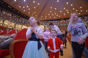 Дети из района посетили «Новогоднюю елку». Фото: Александр Казаков, «Вечерняя Москва»