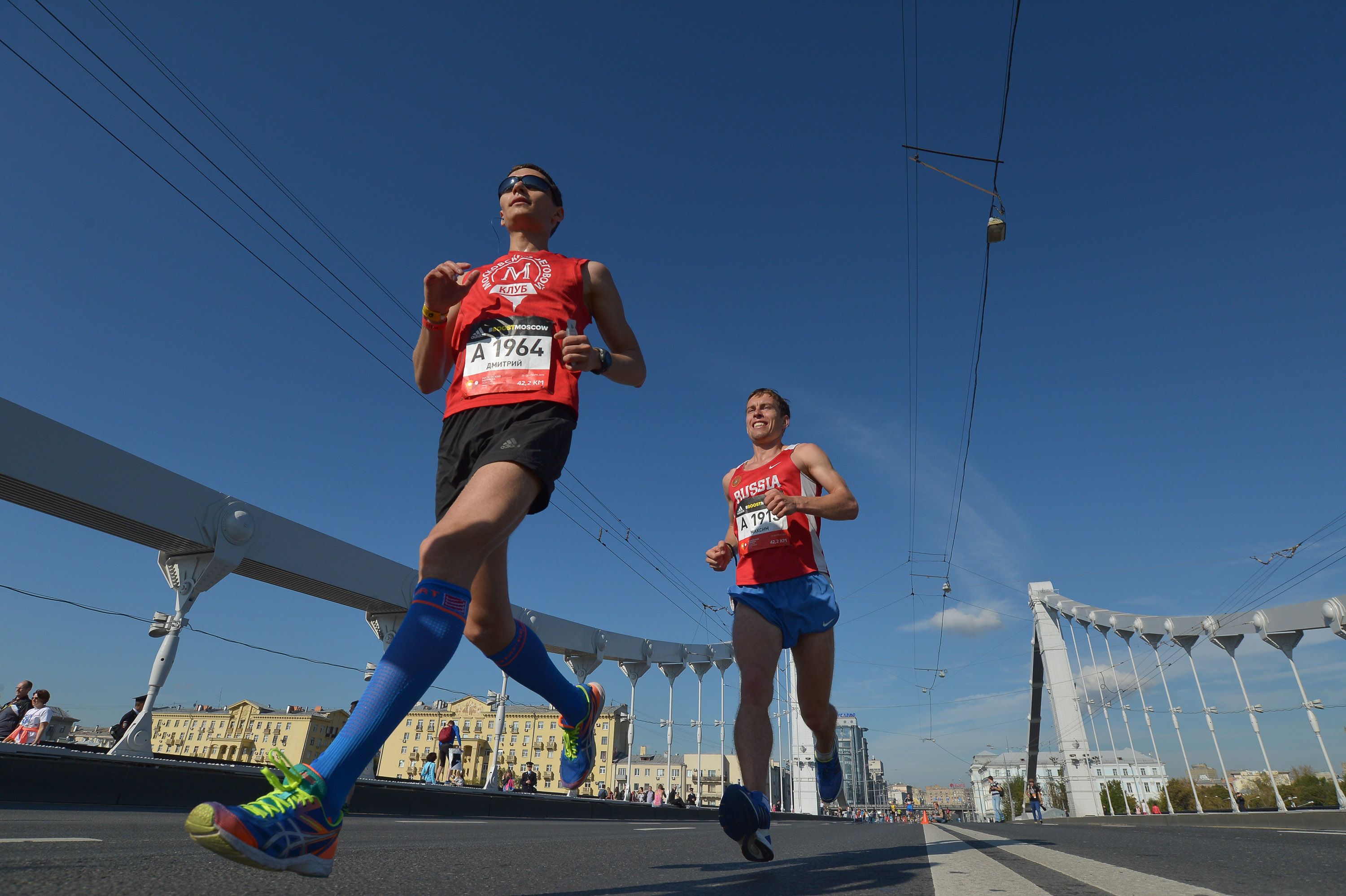 Game sport moskva. Московский марафон. Московский марафон старт. Московский полумарафон Кремль. Спорт в Москве.