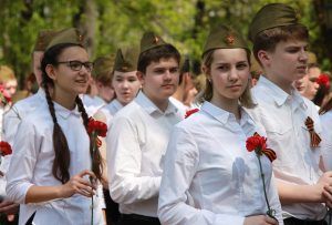 Церемония возложения цветов советским воинам состоялась в Екатерининском сквере. Фото: Наталия Нечаева, «Вечерняя Москва»