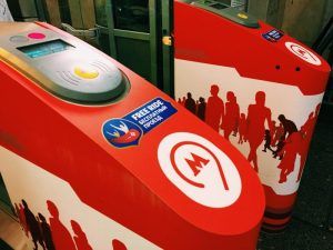 Более миллиона пассажиров оплатили проезд на станциях МЦК и метро с помощью бесконтактных технологий. Фото: Анна Быкова