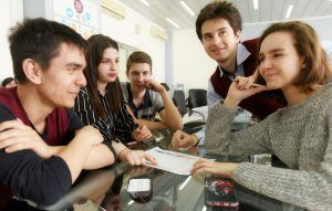 Столичных школьников пригласили записаться на занятия в IT-классы. Фото: Александр Кожохин, «Вечерняя Москва»