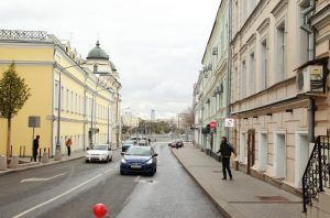 Одностороннее движение введут на одной из улиц района. Фото: Наталия Нечаева, «Вечерняя Москва»