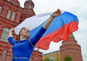 На Поклонной горе состоялось торжественное поднятие флага России. Фото: Наталья Феоктистова, «Вечерняя Москва»