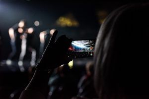 Число пришедших на концертную площадку на Сахарова перевалило за 40 тыс. Фото: архив, «Вечерняя Москва»