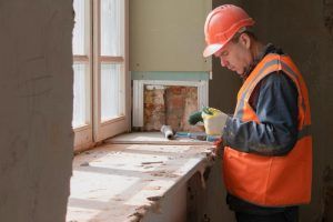 Специалисты проведут капитальный ремонт в доме на территории района. Фото: сайт мэра Москвы.
