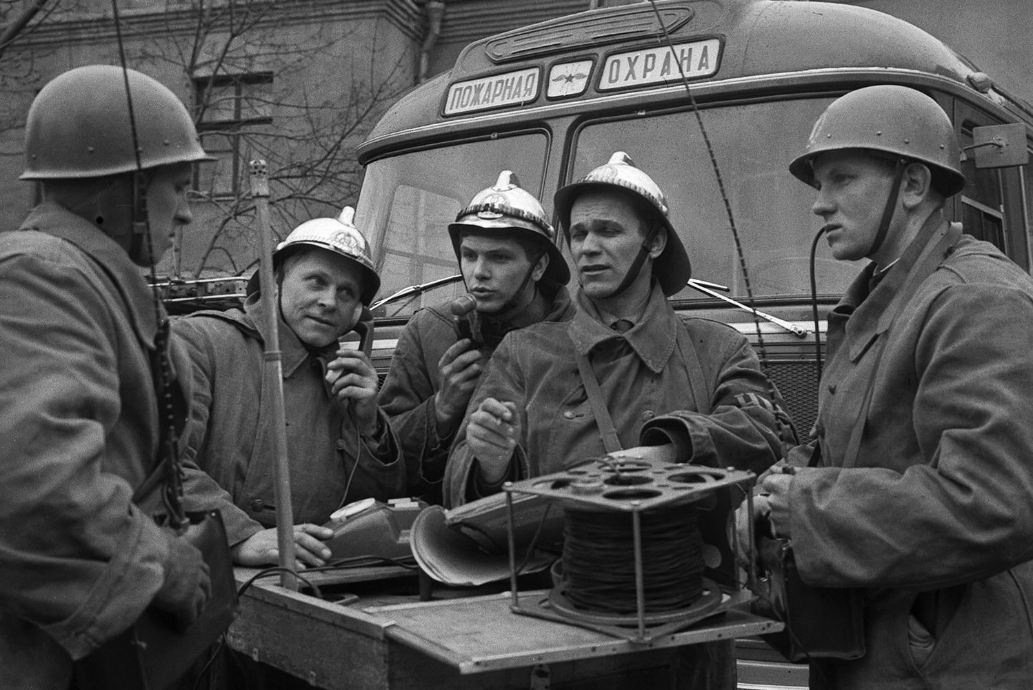 17 апреля 20 года. Пожарная охрана Москвы, 1960 год. Советская пожарная охрана СССР. Советская пожарная охрана 17 апреля 1918. Пожарная охрана СССР 50-Е годы.