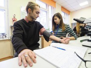 В Москве учеников медицинских классов стало вдвое больше с 2015 года. Фото: Антон Гердо, «Вечерняя Москва»