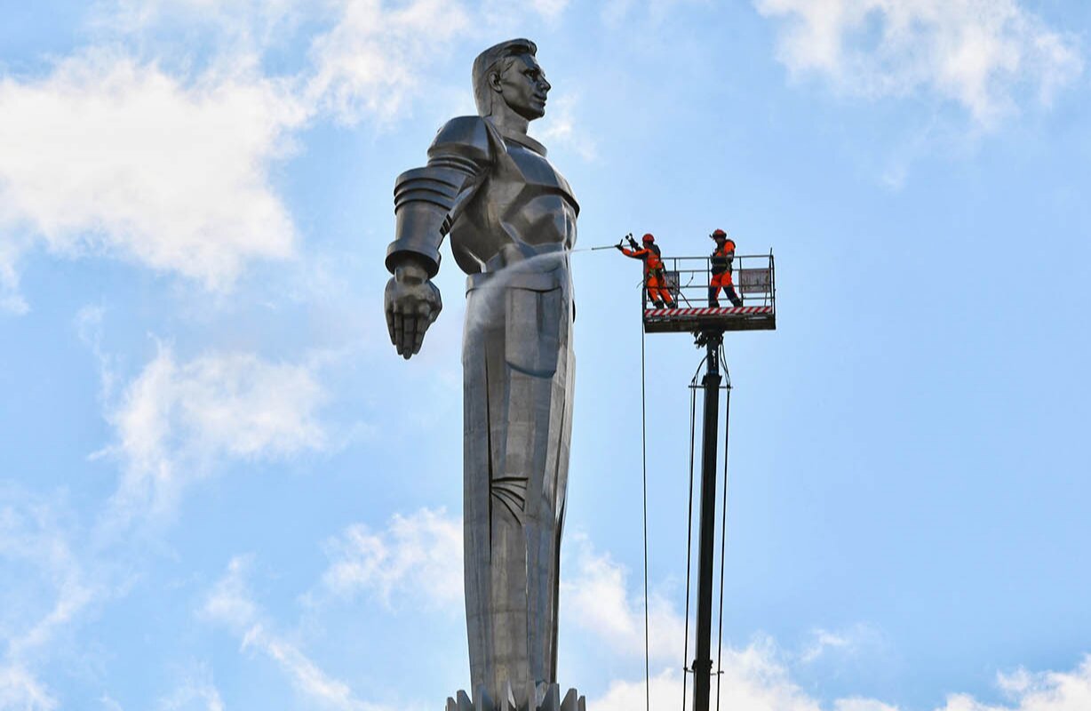 Памятники столицы. Более 1,1 тыс. Памятников в Москве промоют до конца апреля. 1 Мая памятник.