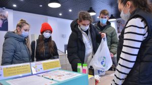 Благотворительные фонды Москвы подключились к сбору помощи для беженцев из Донбасса. Фото: Анна Малакмадзе, «Вечерняя Москва»