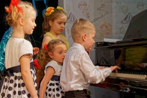 Фортепианная игра: концерт юных пианистов организуют в «Стимуле». Фото предоставили в пресс-службе учреждения