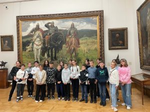 Ученики школы №480 побывали на экскурсии в Третьяковской галерее. Фото со страницы школы в социальных сетях. 