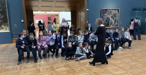 Ученики школы №498 побывали в Третьяковской галерее. Фото взято со страницы школы в социальных сетях