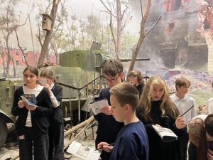 Учащиеся школы №498 побывали в Музее Победы. Фото взято со страницы школы в социальных сетях