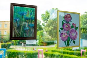 Выставка картин «Летний вернисаж» открылась в парке имени Прямикова. Фото: социальные сети парка