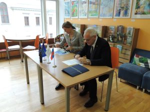 Иностранная библиотека и художественный музей «Арт-Донбасс» подписали соглашение о сотрудничестве. Фото взято с сайта библиотеки