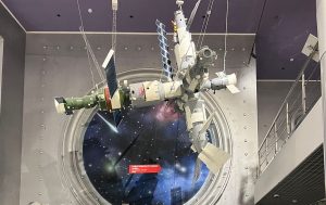 Ученики школы №498 посетили Музей космонавтики. Фото вато со страницы школы в социальных сетях