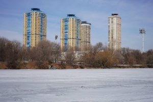 Сотрудники «Жилищника» проверили дома в районе на безопасность. Фото: Анна Быкова, «Вечерняя Москва»