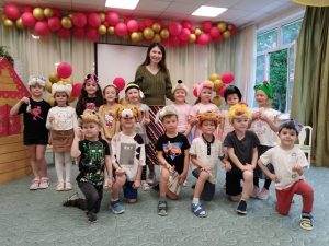 Детский спектакль на английском языке прошел в школе №498. Фото: страница школы №498 в социальных сетях
