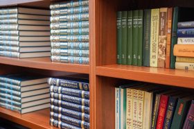 Книжный детский клуб организует мероприятие в библиотеке №14. Фото: Ксения Догонашева, «Вечерняя Москва»