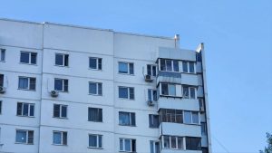 Сотрудники «Жилищника» провели проверку безопасности домов Таганского района. Фото: Алина Моисеенко, «Вечерняя Москва»