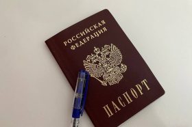 Александр Хинштейн посетил экстерриториальный участок на станции метро «Курская». Фото: Анастасия Герман, «Вечерняя Москва»
