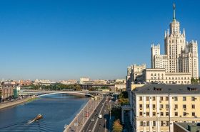 Замену асфальта произвели на Котельнической набережной. Фото: пресс-служба комплекса городского хозяйства Москвы