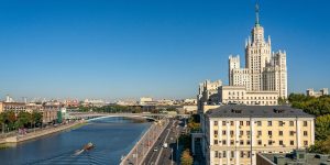 Замену асфальта произвели на Котельнической набережной. Фото: пресс-служба комплекса городского хозяйства Москвы