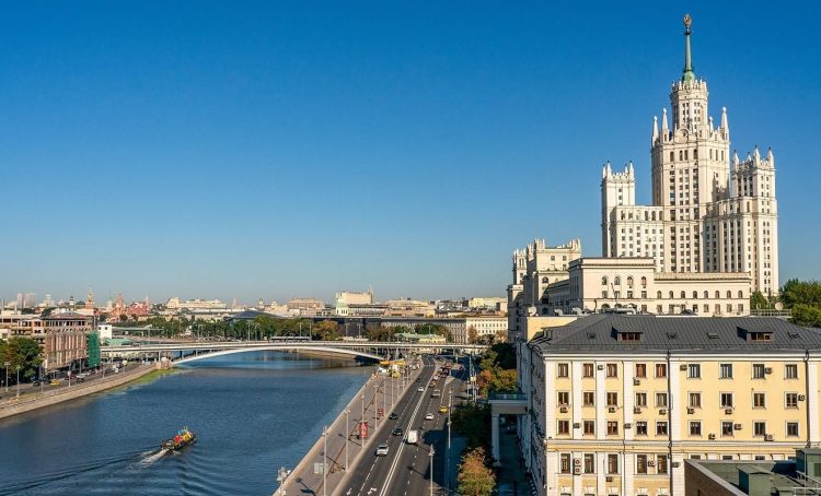 Замену асфальта произвели на Котельнической набережной. Фото: пресс-служба комплекса городского хозяйства Москвы