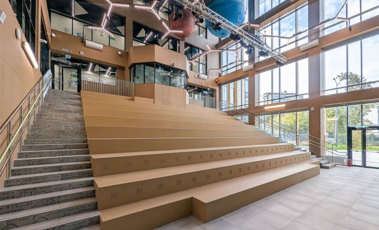 С начала года за счет городского бюджета в столице построили и реконструировали 14 объектов образования. Фото: пресс-служба Департамента гражданского строительства города Москвы