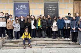 Ученики 6 «К» класса школы №498 погрузились в культуру народов России в Музее Востока. Фото: официальная страница школы №498 в социальных сетях