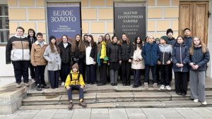 Ученики 6 «К» класса школы №498 погрузились в культуру народов России в Музее Востока. Фото: официальная страница школы №498 в социальных сетях