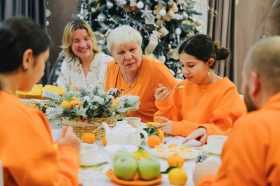 Участница «Московского долголетия» рассказал об организации мероприятия в центре «Таганский». Фото: пресс-служба Департамента труда и социальной защиты населения города Москвы