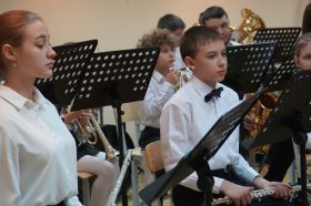 Выступление учеников прошло в школе №498. Фото: Анна Быкова, «Вечерняя Москва»