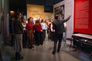 Ученики медиаклассов пройдут практику в музее Владимира Высоцкого. Фото: пресс-служба Департамента образования и науки города Москвы